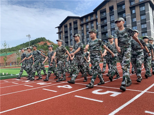 疾风阵阵  逐梦启航  国防教育进行时