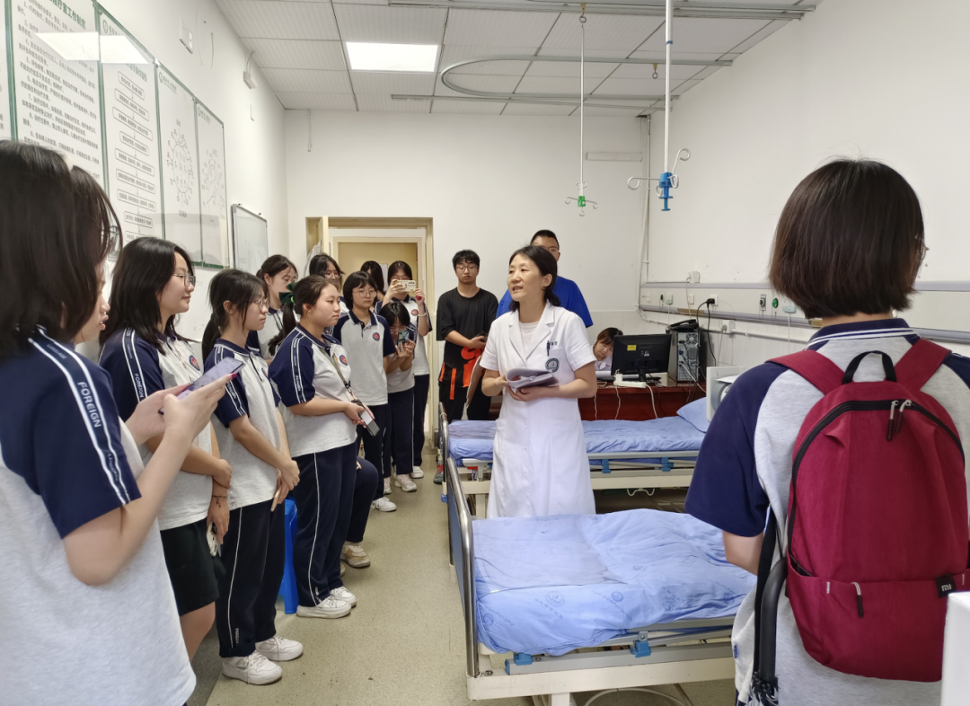 邯郸职等你来③||成外高中部树洞心理社开展心身医学体验交流活动